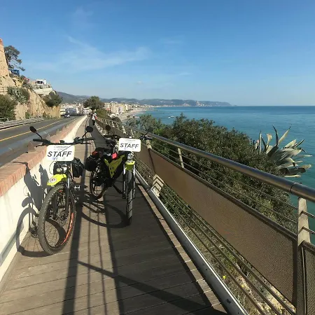 Overland 3* טויראנו