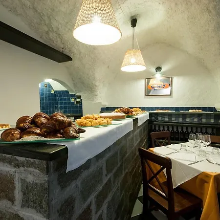 מלון Overland 3*