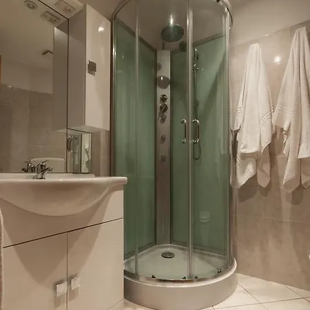 Hotel Overland 3*